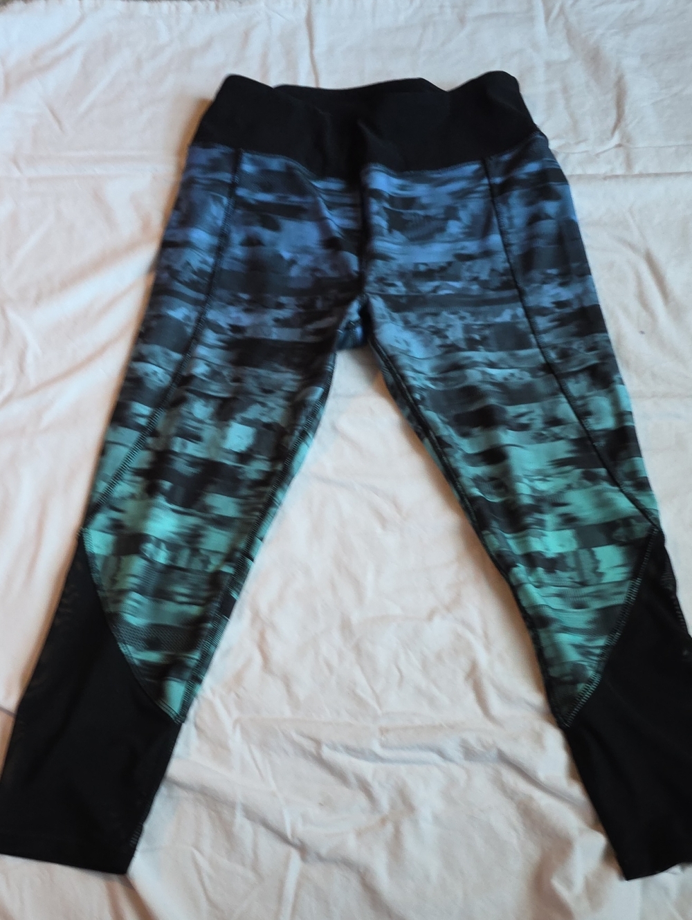 Women's RBx Active Capri Leggings - Black and Teal Pattern